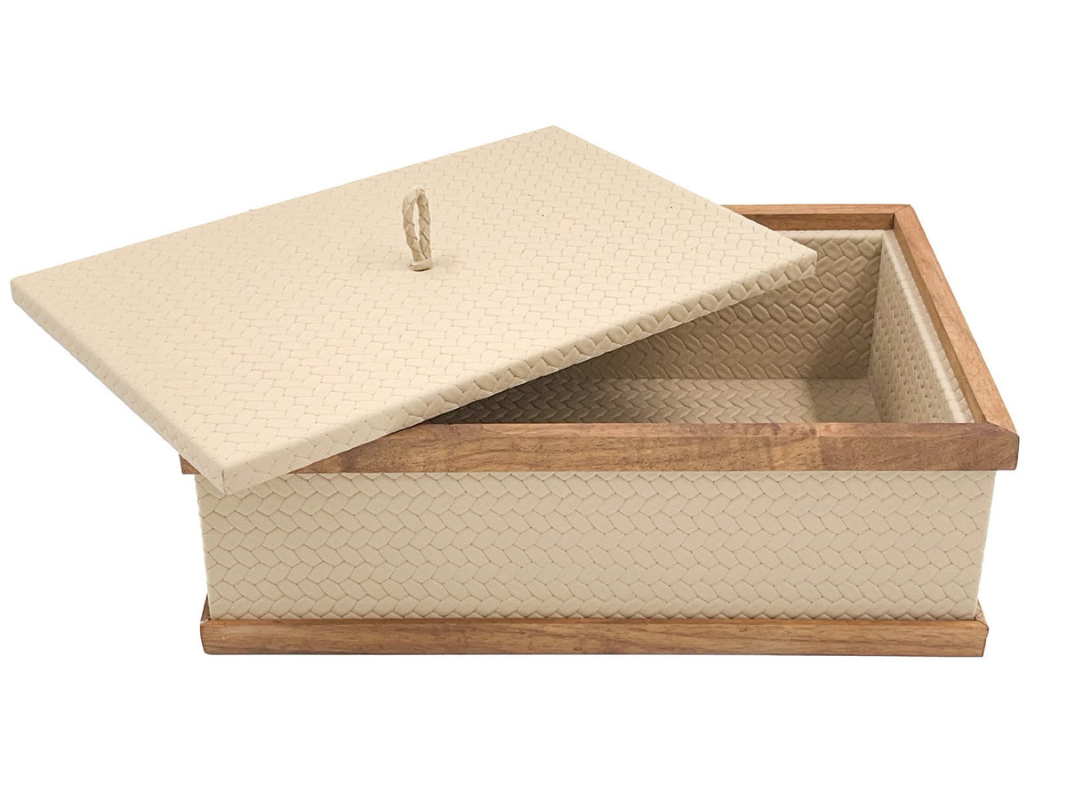The lid tipped off the 27 x 19 cm box, its plaited loop upright above a walnut-railed opening lined in leather