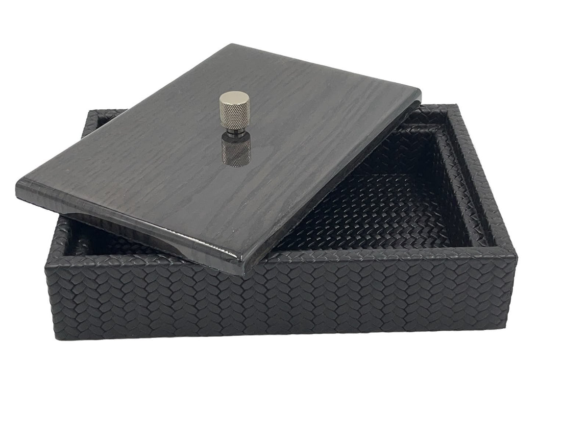 Black 27.5 × 20 cm box, the wood lid lifted clear at one corner over the woven leather interior