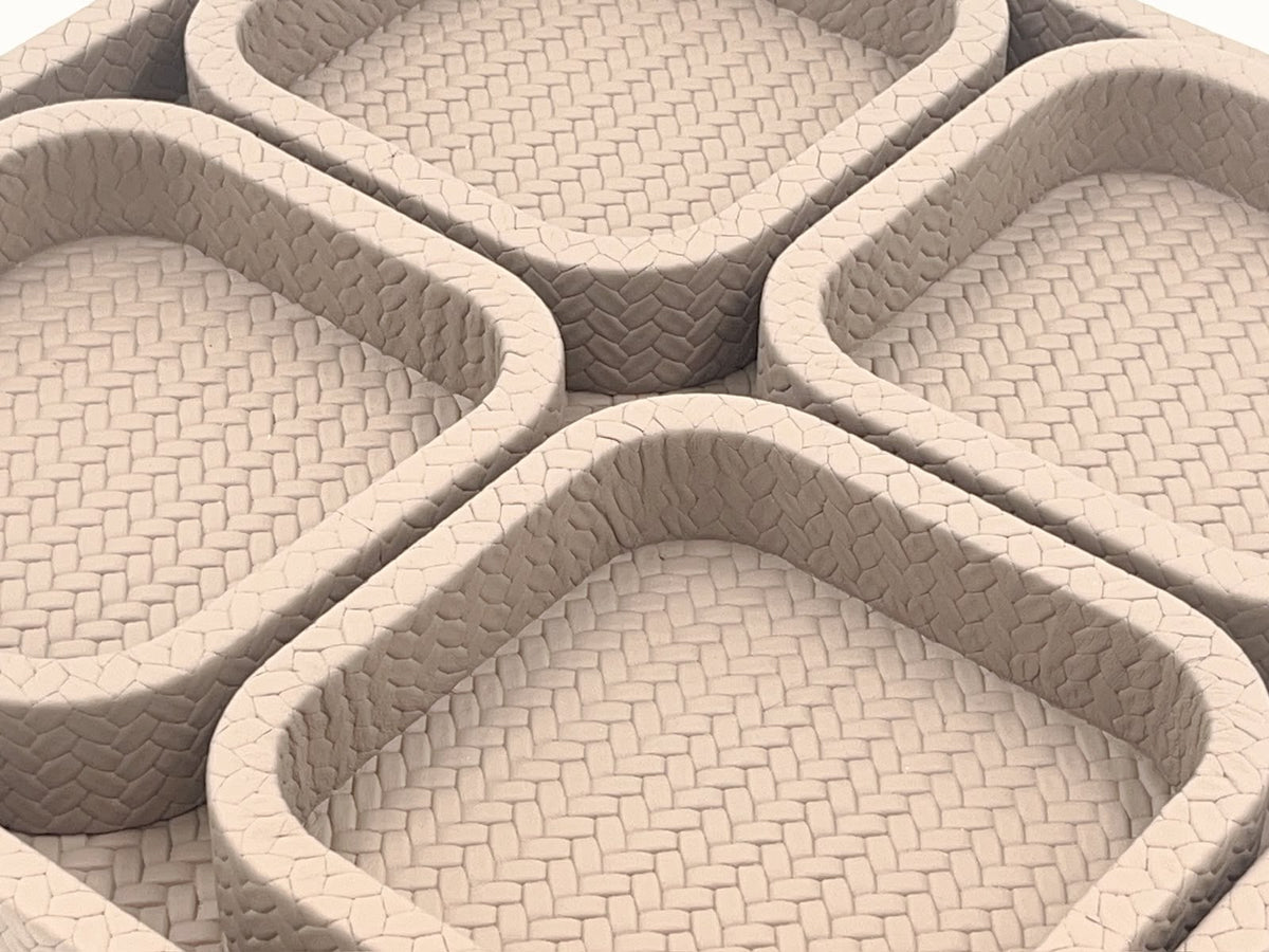 Close where the four inner trays meet, a herringbone plait running over each 3.5 cm leather rim