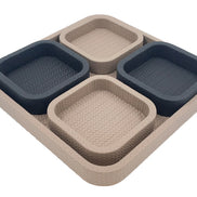 The set turned on the diagonal, two darker compartments set opposite two pale ones inside the 37 cm tray