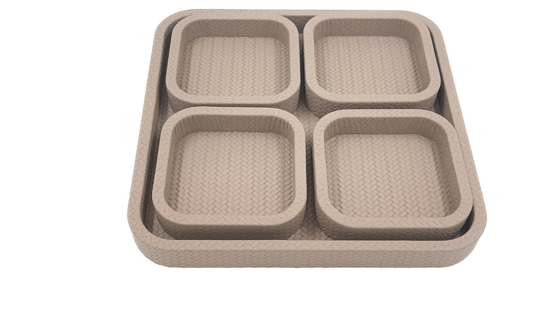 The modular set square on, four leather compartments filling the 37 cm base tray corner to corner