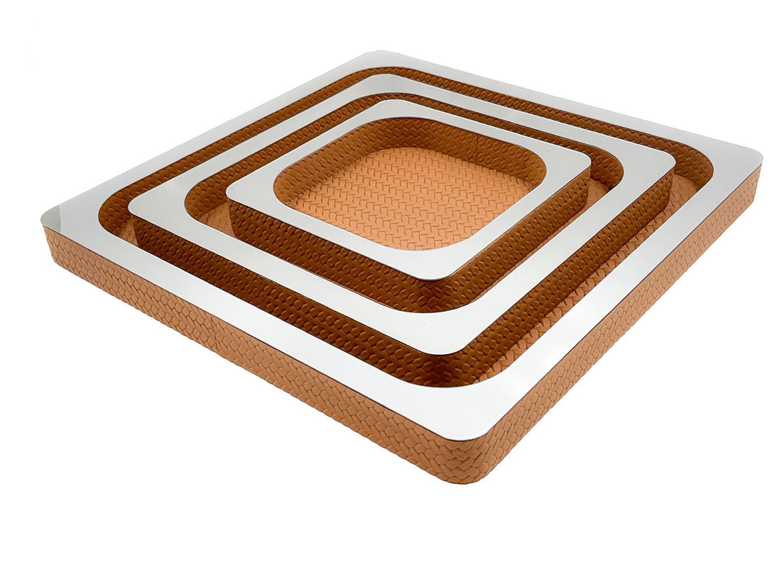 All three trays nested and seen from above the corner, mirror tops framing woven leather from 41 cm down to 21 cm