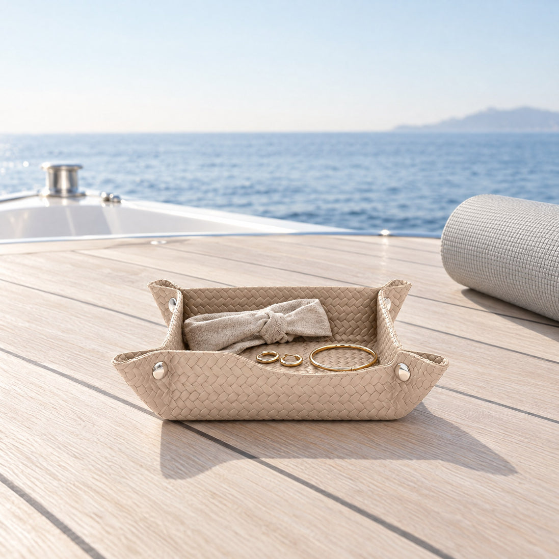 Woven Leather Valet Tray – 18.5 cm — sunrise yoga on the foredeck